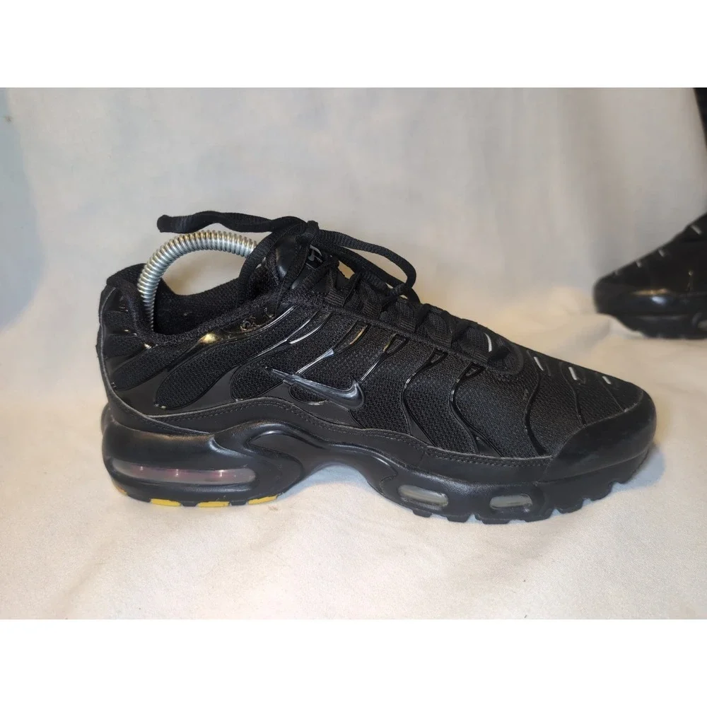 Nike Air Max Plus Triple Black Sneakers, Size 7Y/ Women's 8.5 CD0609-001
